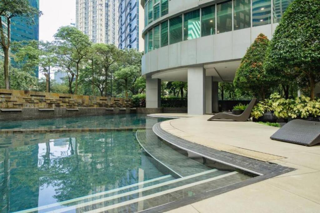 Prime Avant Bgc Location Apartments By Ph Staycation Manila Exterior photo