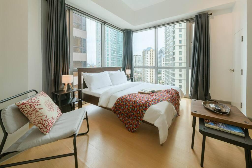 Prime Avant Bgc Location Apartments By Ph Staycation Manila Exterior photo